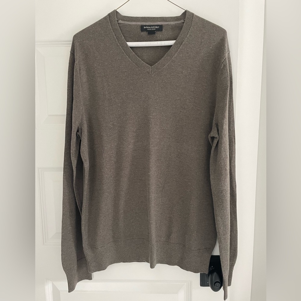 Banana Republic Luxury Blend V-neck Sweater - size medium